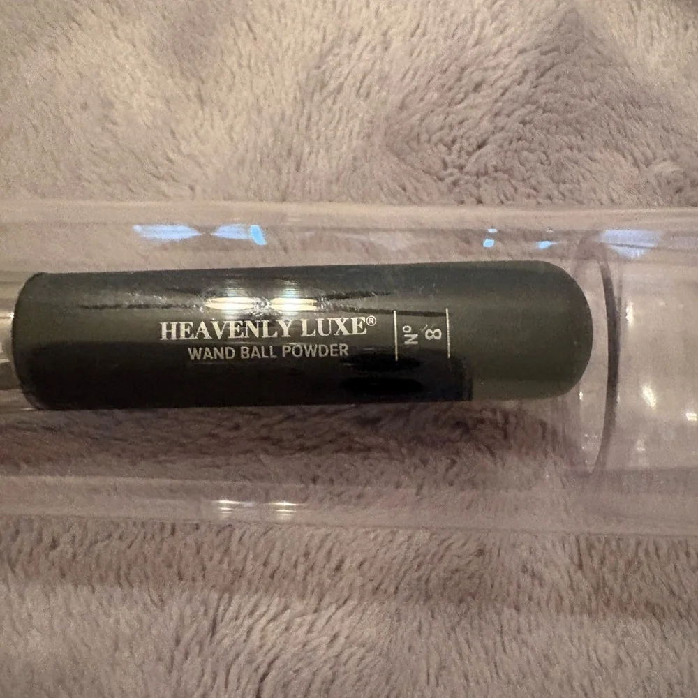 It cosmetics Heavenly Luxe Wand Ball Powder Brush #8 New never opened retail $50
